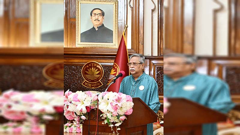 স্বাক্ষাৎকারে অনুযোগের পরে প্রেস সচিব ফিরে পেলেন রাষ্ট্রপতি