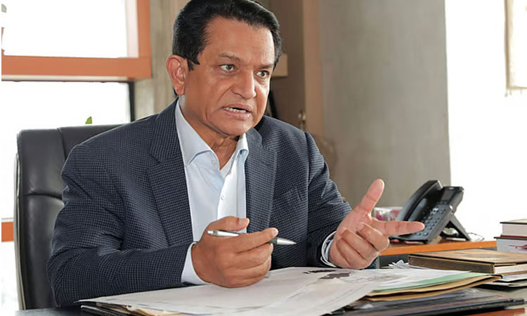 অন্তর্বর্তী সরকারের সময়ে ‘সত্য লিখতে না পারা’র অভিযোগ সমকাল পত্রিকার প্রকাশক এ কে আজাদের
