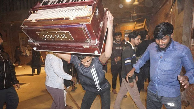 ছায়ানট ভবনে হামলা, ভাঙচুর ও আগুন: কোন ‘কালচারাল ন্যারেটিভ’ সৃষ্টির বাঁধা ছায়ানট?