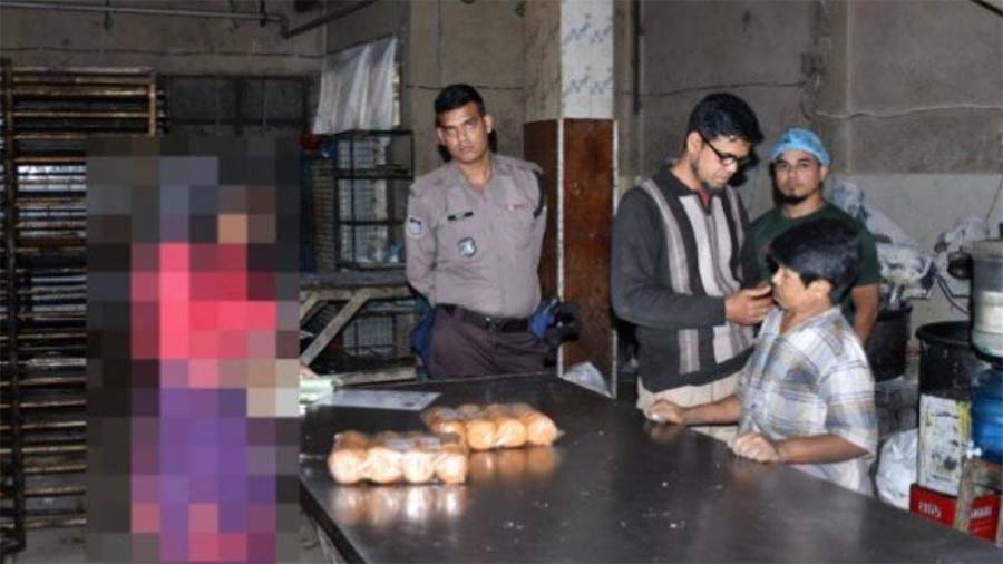 ইঁদুরের বিষ্ঠার ওপর খাবার: চট্টগ্রামের আল হাসান বেকারিকে ৮০ হাজার টাকা জরিমানা