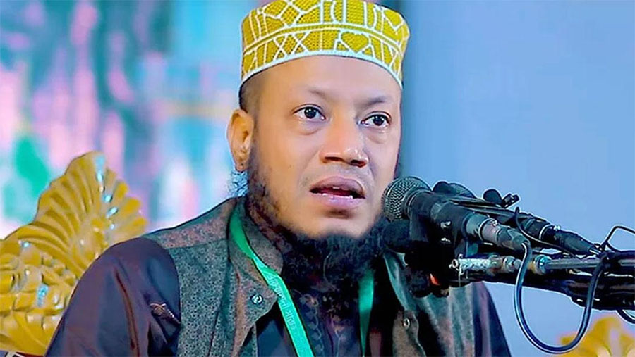 ‘গুপ্ত, গুপ্ত, ভুয়া, ভুয়া’ স্লোগান দিয়ে আমির হামজাকে কলেজে অবরুদ্ধ