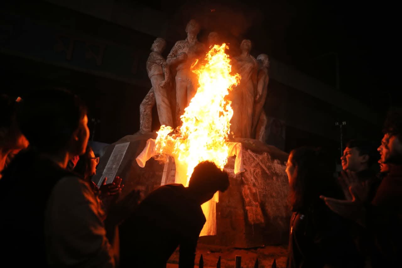 যাদের ভোটে জিতিয়েছিলেন, ৪ মাসেই তাদের কুশপুত্তলিকা দাহ ঢাবি শিক্ষার্থীদের