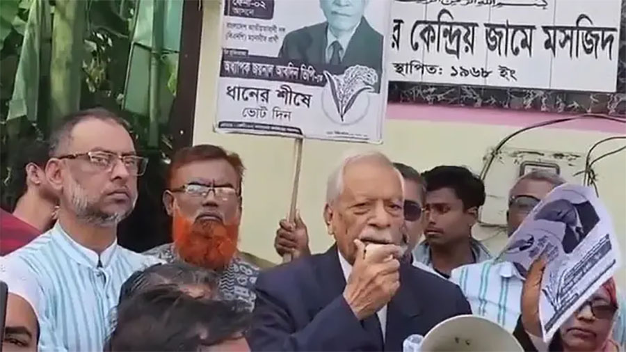 শেখ হাসিনাকে তারেক রহমানের ‘মা’ বানিয়ে দিলেন বিএনপি প্রার্থী ভিপি জয়নাল, ক্ষোভ কর্মীদের