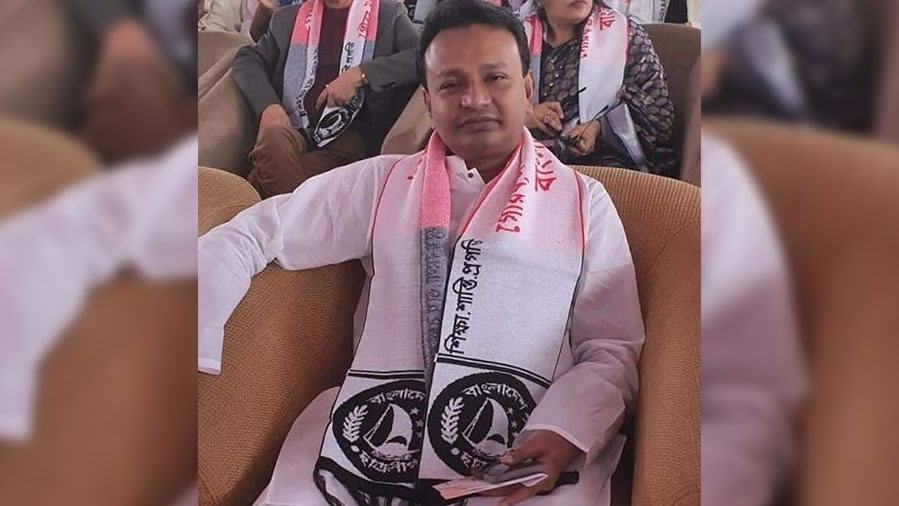 নির্যাতনের পর স্বেচ্ছাসেবক লীগ সভাপতি রিপনকে পুলিশে দিলো বিএনপির মব সন্ত্রাসীরা