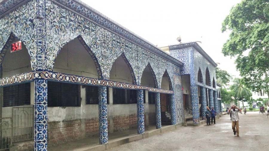 ৭০০ বছরে এবারই প্রথম ‘নিরাপত্তার অজুহাতে’ হাইকোর্ট প্রাঙ্গণে খাজা চিশতির ওরশে নিষেধাজ্ঞা