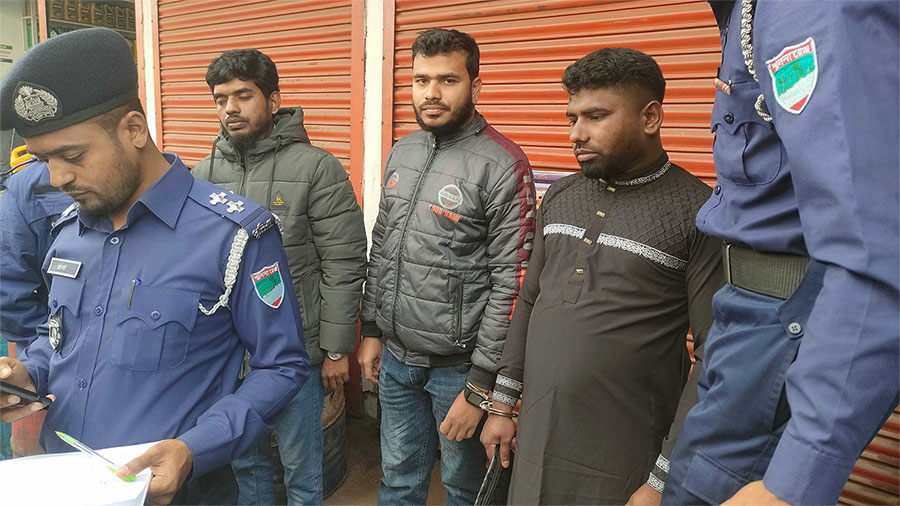 জামায়াত আমিরের গাড়ি থেকে অস্ত্র উদ্ধারের পর আটক ৩ জনের মুক্তি: দলের দাবি- আত্মরক্ষামূলক সরঞ্জাম