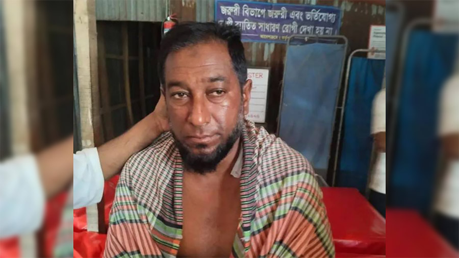 ফেনী জেলা জাপার যুগ্ন সম্পাদককে কুপিয়ে হত্যাচেষ্টা যুবদল কর্মীদের