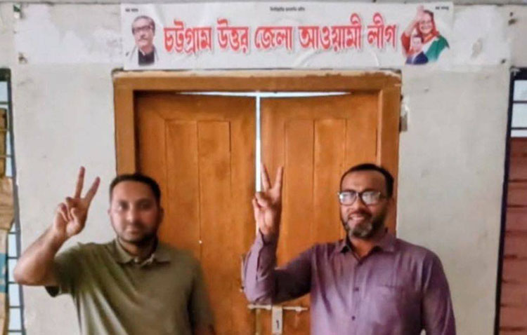 চট্টগ্রামে ‘দলীয় সাইনবোর্ড’ লাগানো হলো আওয়ামী লীগের কার্যালয়ে