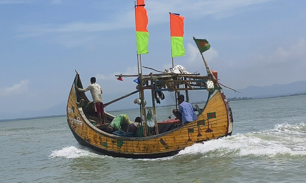 মিয়ানমারে অপহৃত লক্ষ্মীপুরের ১০ জেলে: ১০ দিন ধরে উৎকণ্ঠায় দিশেহারা স্বজনরা, নিশ্চুপ প্রশাশন