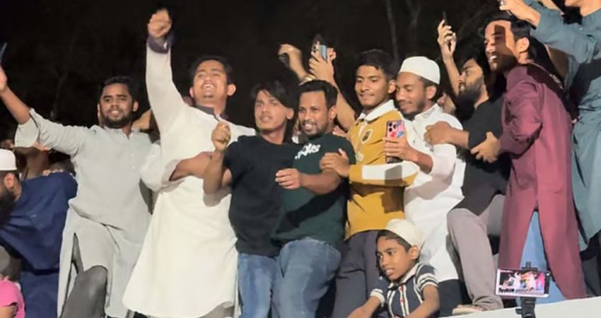 শাহজালাল মাজারের নারীদের ইবাদতখানার ছাদে সারজিসের স্লোগান, ক্ষেপেছে সিলেটবাসী 