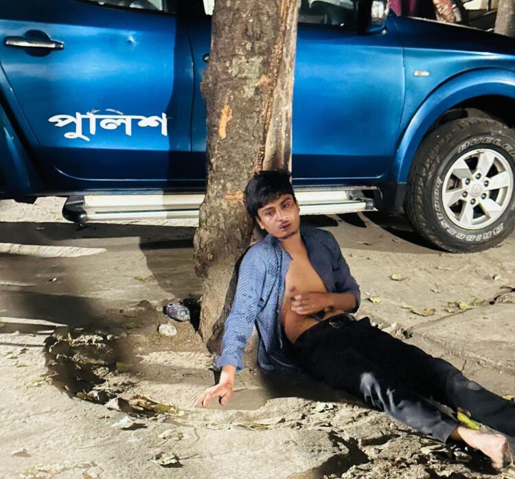 ৭ই মার্চ পোস্টের জেরে ঢাবি শিক্ষার্থীকে সেহেরির সময় নির্মমভাবে পেটালো ছাত্র শিবির-ছাত্রশক্তির সন্ত্রাসীরা