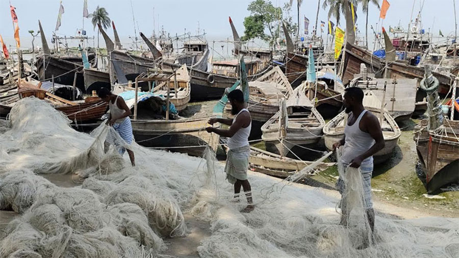 মৎস্য আহরণে নিষেধাজ্ঞা: দুই সপ্তাহ পেরোলেও ৬ হাজার দরিদ্র জেলের ভাগ্যে জোটেনি সরকারি বরাদ্দের চাল