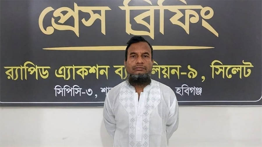 ভিডিও ধারণ করে অফিস সহকারীকে পাঁচ মাস ধরে ধর্ষণ: বাহুবলে এনজিও পরিচালক আটক