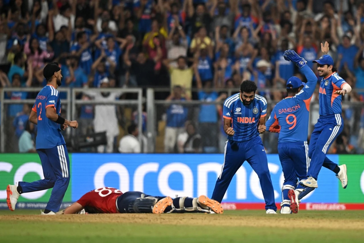 ৪৯৯ রানের ম্যাচে ইংল্যান্ডকে হারিয়ে ফাইনালে ভারত