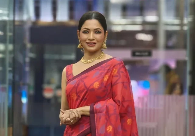রূপবদল ও সুবিধাবাদের মোড়কে অভিনেত্রী আজমেরী হক বাঁধন