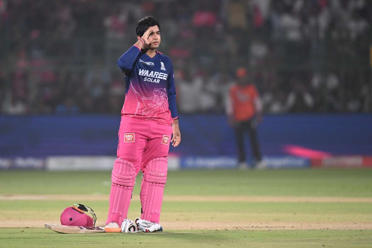 ১২ ছক্কায় ৩৬ বলে সেঞ্চুরি, সূর্যবংশীর ব্যাটে রেকর্ডের ছড়াছড়ি