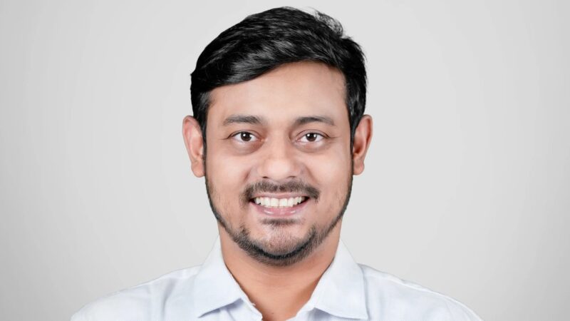 আব্বাস মনে করে বক্সিং মেশিনে ঘুষি মারছে এনসিপির নাসীরুদ্দীন পাটওয়ারী