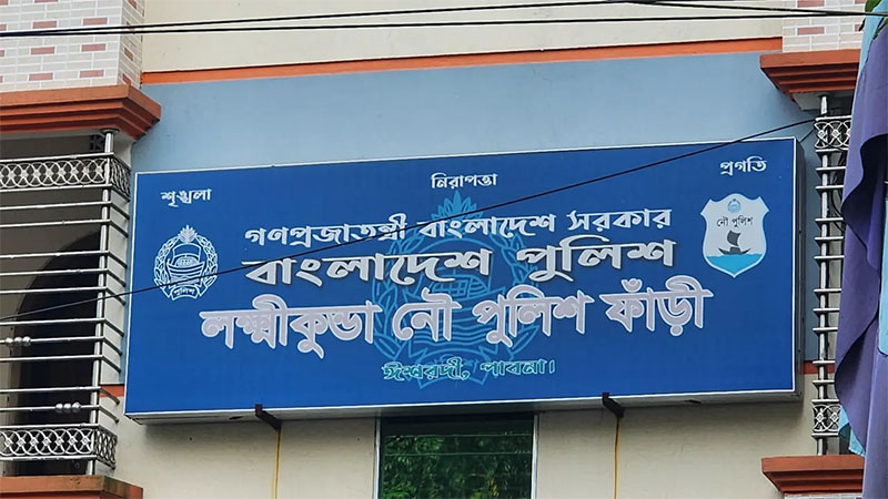 পদ্মা নদীতে টহলরত নৌ পুলিশের ওপর সশস্ত্র হামলা, ওসিসহ ৫ সদস্য গুলিবিদ্ধ।