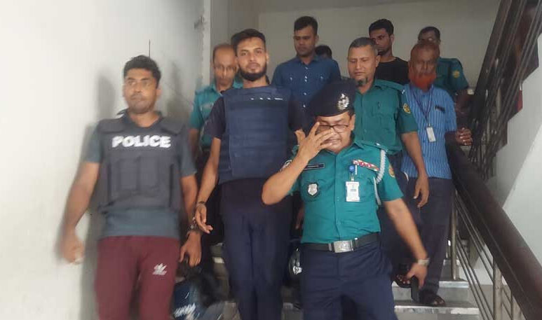 আর বিচার চাইবো না, আমাদের ক্ষমা করে দেন: পুলিশ কনস্টেবল শোয়াইবুর