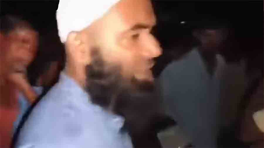চট্টগ্রামে মাদ্রাসায় দুই শিশু সহোদরাকে ধর্ষণচেষ্টা, শরীয়ার পক্ষে সোচ্চার শিক্ষক গ্রেপ্তার!