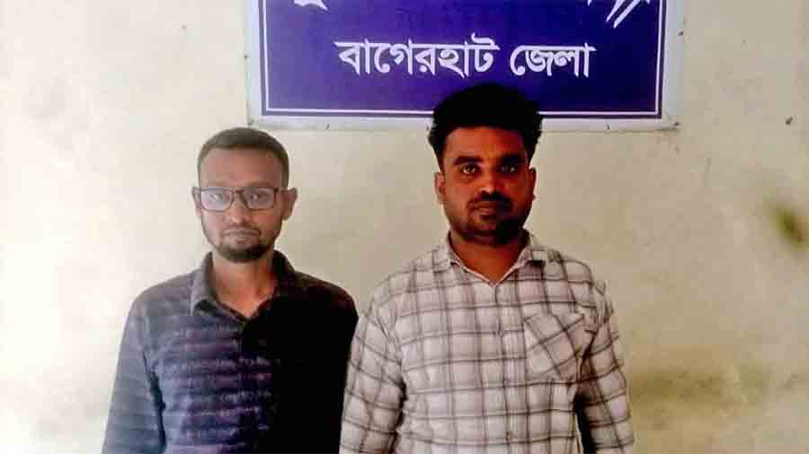 ট্রাকসহ রামপাল বিদ্যুৎ কেন্দ্রের স্ক্র্যাপ মালামাল লুট করা এনসিপির ২ শীর্ষ নেতা গ্রেপ্তার