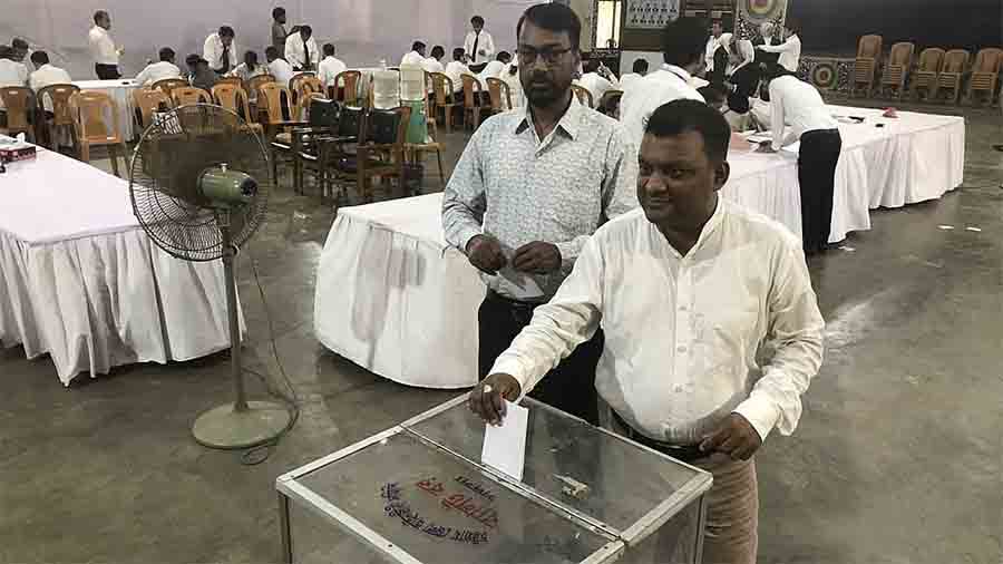 চট্টগ্রাম আইনজীবী সমিতির নজিরবিহীন ‘অটো কমিটি’: একতরফা ভোটে বিএনপির শতভাগ জয়, সাংবাদিক লাঞ্ছিত