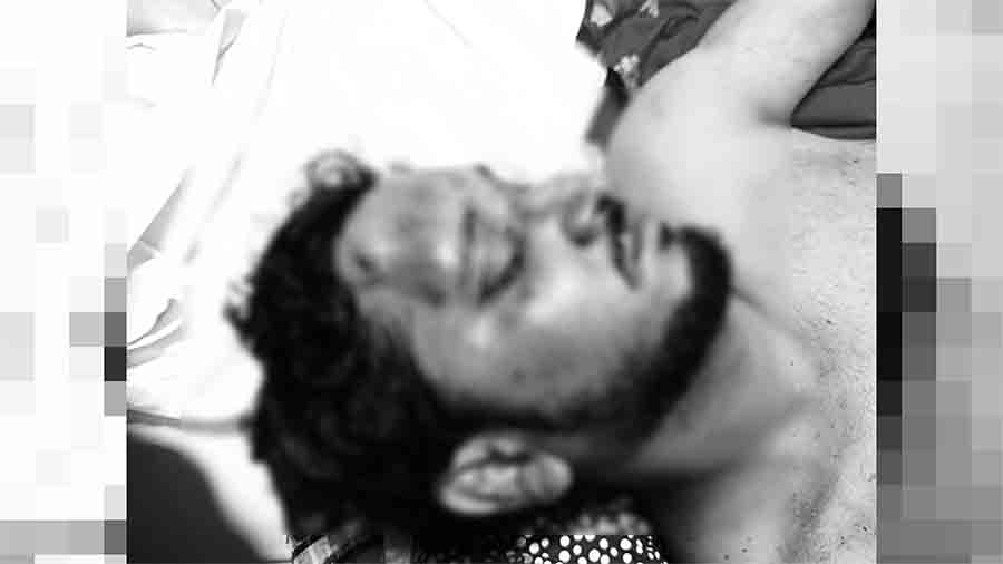 শরীয়তপুরে সদর হাসপাতাল ভাঙচুর, ইট দিয়ে মাথা থেঁতলানো হয় জরুরি বিভাগের চিকিৎসকের