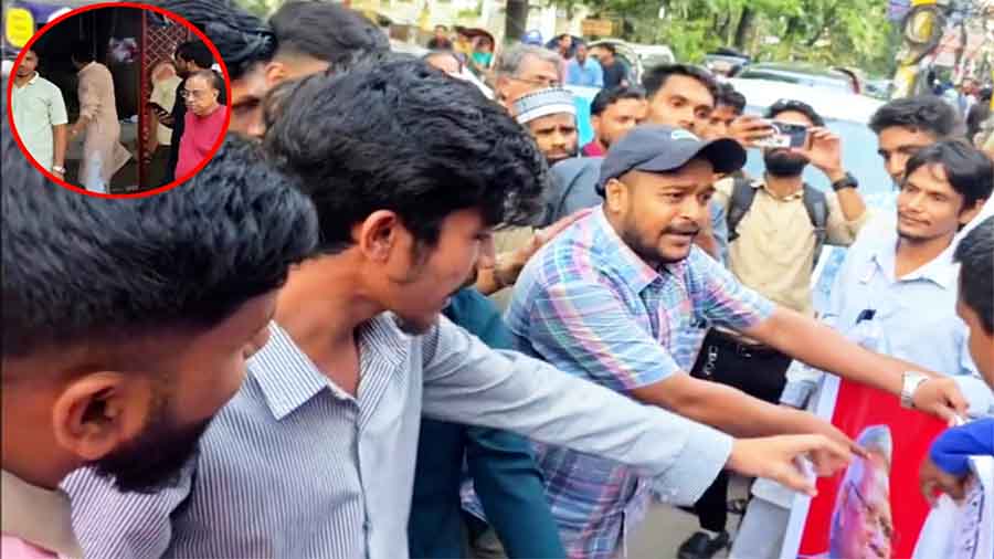 মৃত্যুপুরীতে পরিণত দেশ: সংসদের নেই আলাপ, চট্টগ্রামে প্রতিবাদী জনতাকে রুখল শিবির-এনসিপির নেতাকর্মীরা