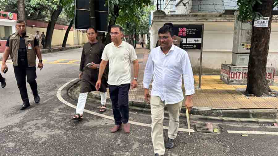 বাসভবন থেকে নিজের পায়ে হেঁটে রাজনৈতিক কার্যালয়ে গেলেন তারেক রহমান, নিশ্চিত করলেন প্রেস সচিব