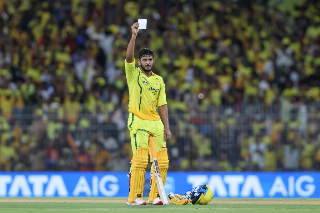 ‘এটা তোমার জন্য বাবা’, দ্রুততম ফিফটির রেকর্ড গড়ে উরবিলের বিশেষ উদযাপন