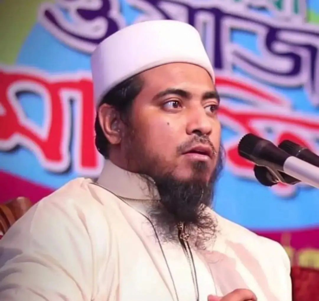 রুকিয়া সেন্টারের আড়ালে ‘নারী শিকার’: মুফতি সাইফীর বিরুদ্ধে ভয়ঙ্কর প্রতারণার অভিযোগ