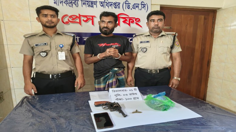 যশোরে পিস্তল, গুলি ও গাঁজাসহ যুবদলের সাধারণ সম্পাদক আটক