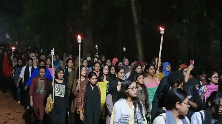 জাবি শিক্ষার্থী ধর্ষণের ঘটনায় উত্তাল ক্যাম্পাস