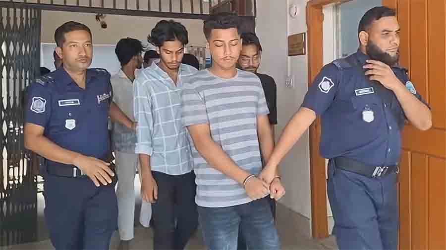 ফেনীতে আওয়ামী লীগের বিক্ষোভ মিছিলের জেরে ৫ ছাত্রলীগ কর্মীকে আটকের পর কারাগারে