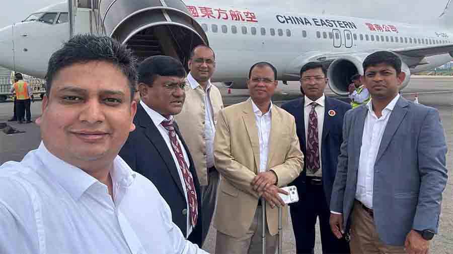 ‘নতুন কিছু শিখতে’ প্রধানমন্ত্রীর কার্যালয়ের ১৫ সদস্যের প্রতিনিধিদলের চীন সফর