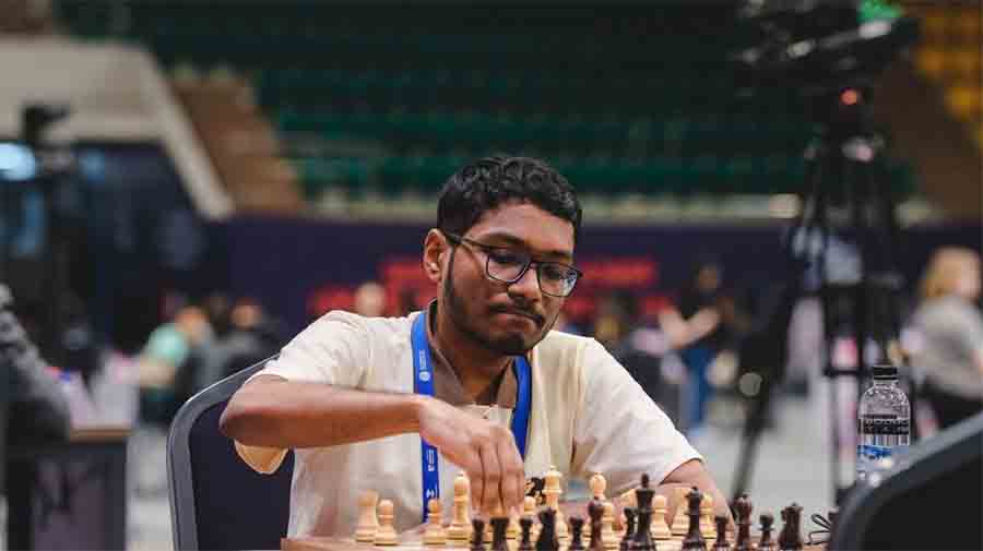 ‘হালাল শূকরের মাংস’ দেখে অবাক বিদেশ সফররত দাবাড়ু ফাহাদ রহমান