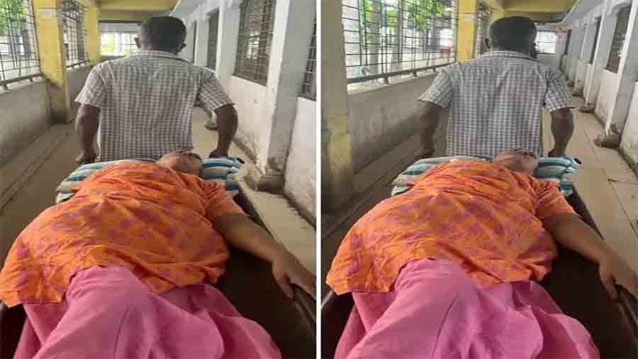 ‘মা বাঁচলে আমিও বাঁচবো!’: অর্থাভাবে কি আইসিইউতেই নিভে যাবে মমতাজের জীবনপ্রদীপ?