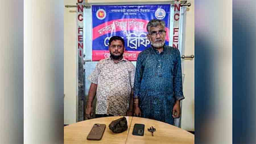 ফেনীতে ৪৫০ ইয়াবাসহ জেলা তাঁতী দলের শীর্ষ নেতা গ্রেপ্তার