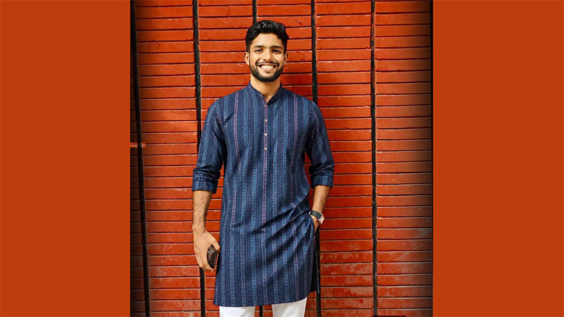 ঢাবিতে জুনিয়র শিক্ষার্থীকে মেরে গেস্টরুম নিতে রুমে ডাকলেন “মোস্ট সিনিয়র”