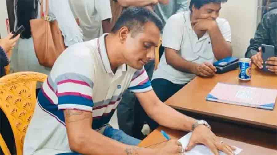 জাবিতে গোপনে ছাত্রীদের ছবি তুলতে গিয়ে ধৃত যুবদল নেতা মুচলেকায় মুক্ত, গাড়ি থেকে উদ্ধার মাদক