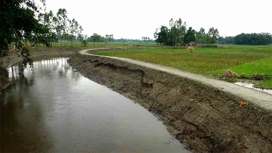 প্রবহমান নদীর শ্রেণি বদলে নথিপত্রে খাল দেখিয়ে খনন, রাষ্ট্রের বিপুল অর্থ নয়-ছয়ের অভিযোগ
