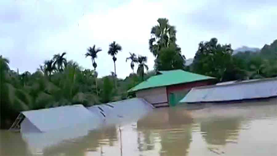 মাথাপিছু ৩২ টাকা আর ২৭০ গ্রাম চাল, রাঙামাটির দেড়লাখ বানভাসির সাথে এ কেমন সরকারি তামাশা?
