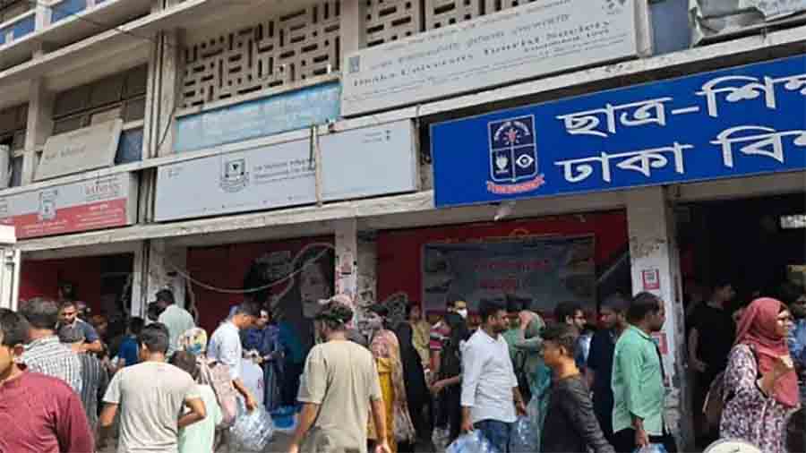 আবারও বন্যা, আবারও ঢাবিতে ত্রাণের অর্থ উত্তোলনের হিড়িক: তীব্র ক্ষোভ সাধারণ মানুষের