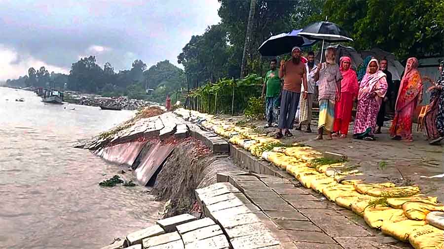 দেড় মাসেই উন্নয়নের জোয়ারে পদ্মায় ভেসে গেল ৫২৭ কোটি টাকার প্রকল্প!