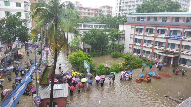 টানা বৃষ্টি ও বন্যার মধ্যে এইচএসসি পরীক্ষা: শিক্ষার্থীদের চরম ভোগান্তি, স্থগিতের দাবি