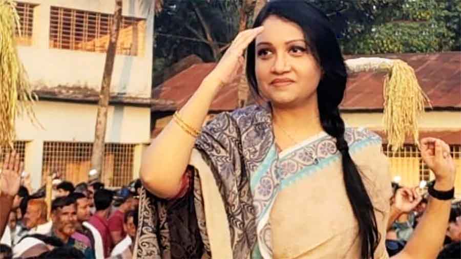 প্রতিমন্ত্রী পুতুলের সুপারিশ না শোনায় প্রশাসন ক্যাডারের কর্মকর্তাদের প্রত্যাহার