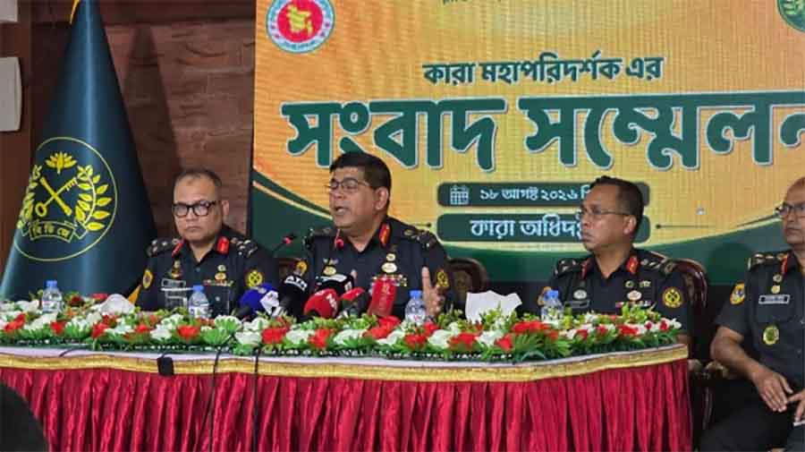 কারাগার থেকে পালানো জঙ্গি বন্দিদের তথ্য প্রকাশের পরেই আইজি প্রিজন প্রত্যাহার