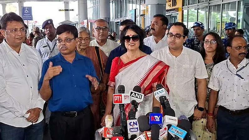২৪-এ সরকার বিরোধী অবস্থানে থাকলেও আওয়ামী লীগের নিষেধাজ্ঞা প্রত্যাহার চান তসলিমা নাসরিন