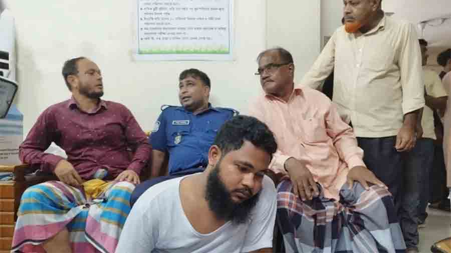 ‘মাগো আমারে নিয়া যাও’: টানা ৩ মাস মাদ্রাসায় শিশুকে ধর্ষণ, শিক্ষকের দাবি- ‘তাবিজ বা জীনের প্রভাবে পায়ুতে ক্ষত’
