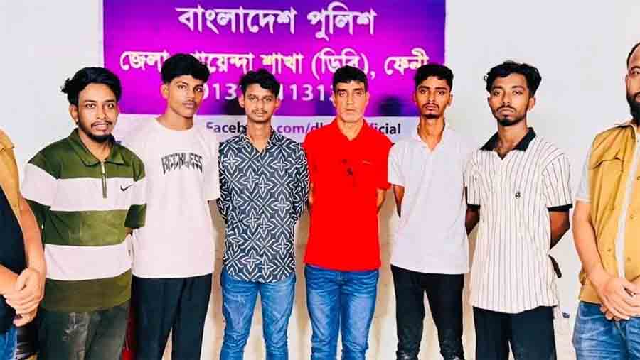 ফেনীতে ‘ছাত্রলীগ-যুবলীগ কর্মীরা মিছিল করার কথা ভাবছেন’ অভিযোগে আটক ৬ নেতাকর্মী